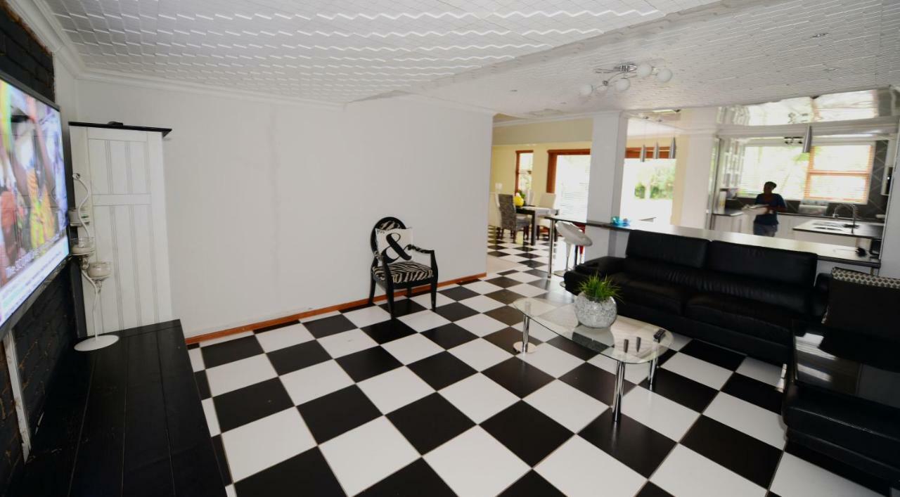 Corgi Guest House Johannesburg Exterior photo